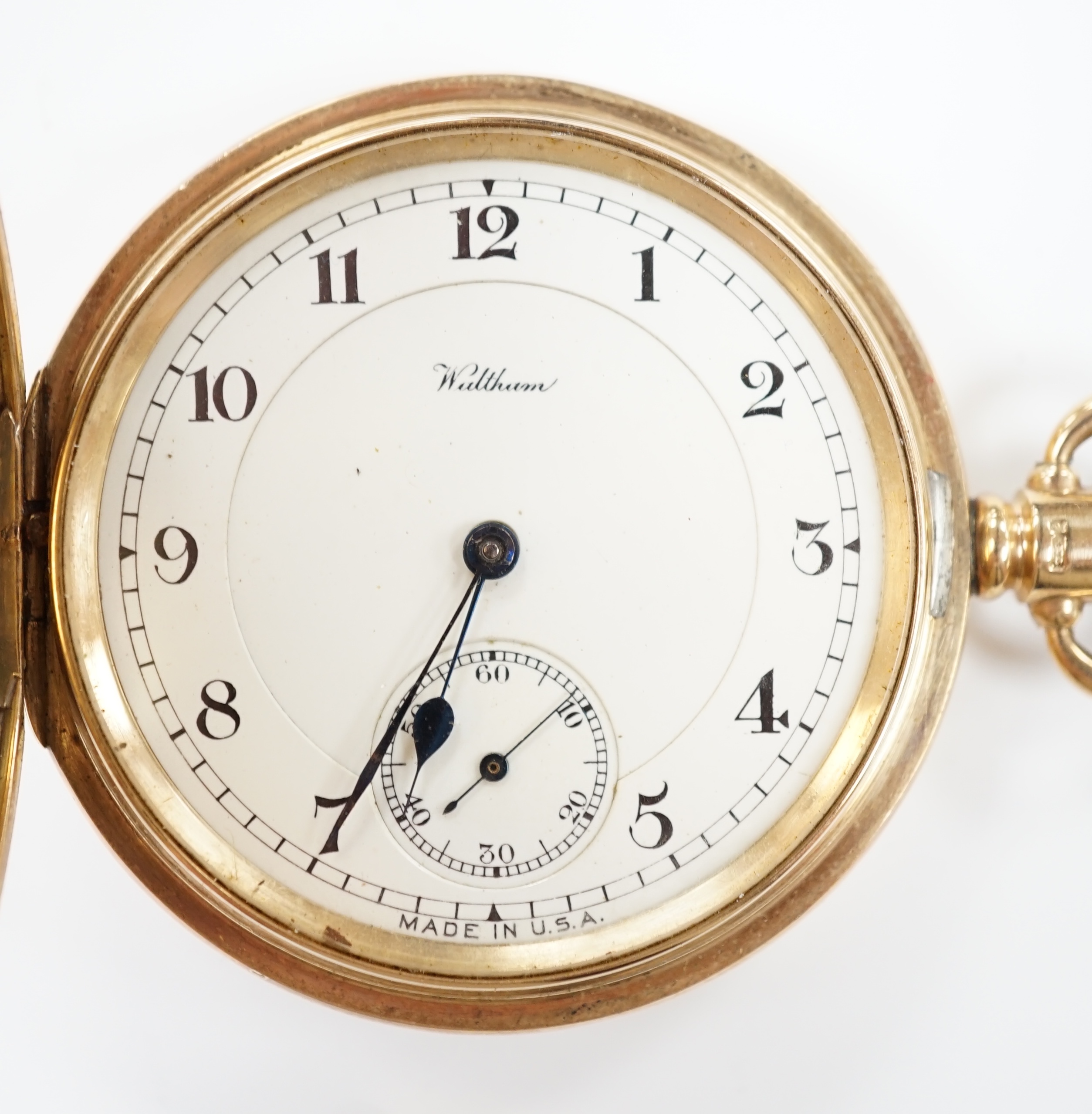 A George V 9ct gold keyless hunter pocket watch by Waltham, case diameter 50mm, gross weight 105.4 grams.